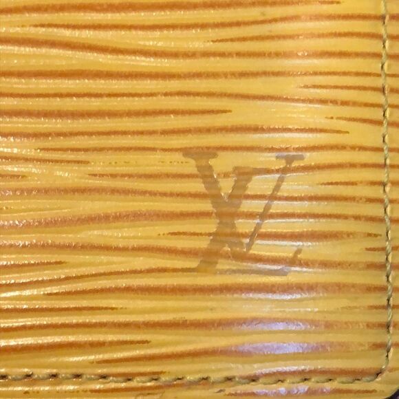 LOUIS VUITTON LV Epi Leather Agenda, Planner, Clutch with Credit Card Cut Outs - Picture 5 of 17